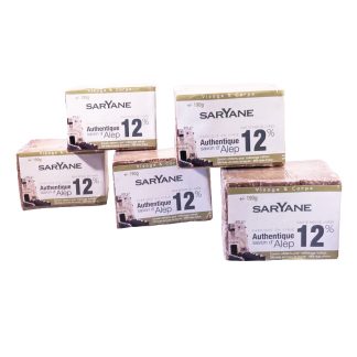 Lot de 5 authentiques savons d’Alep traditionnels avec 12% d’huile de baie de laurier. Réduction de 5 % sur le prix à l'unité. En vente sur Savon-Alep.Shop. Photo CC BY SA Savon-Alep.Shop